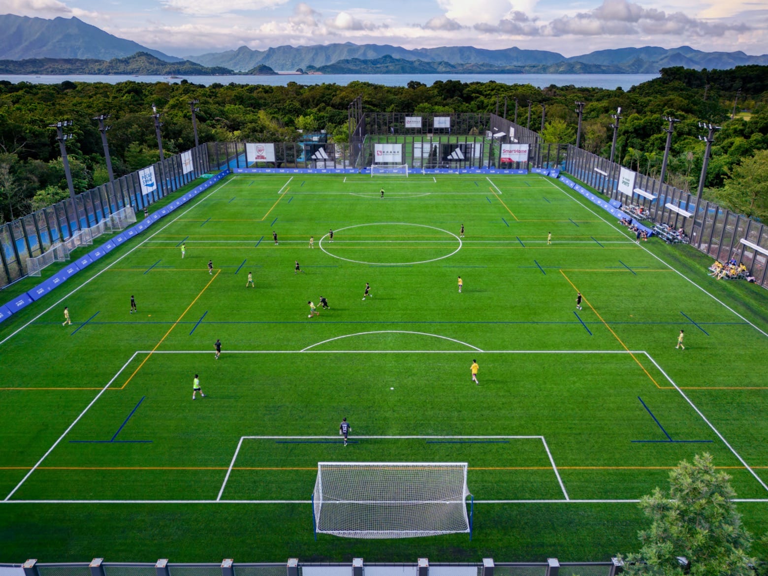 曼晚：曼联正在加紧追逐安德森，并希望与卡塞米罗降薪续约